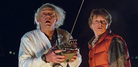 Una scena di "Ritorno al futuro" con Christopher Lloyd e Michael J.Fox 